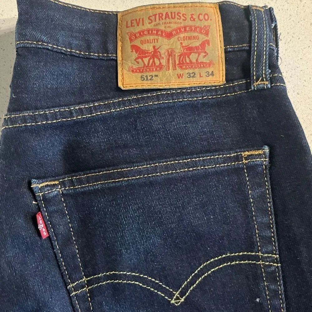 Levis excellent see